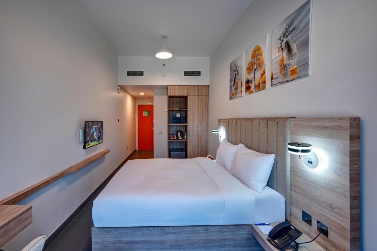Wescott Hotel Dubai Bagian luar foto