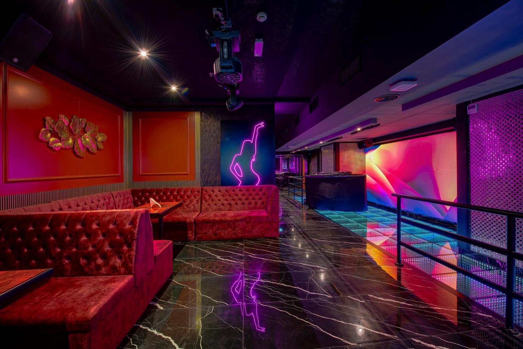 Wescott Hotel Dubai Bagian luar foto